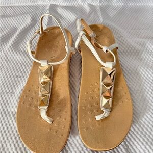 Vionic Nala Womens Size 11 White Sandals with Gold Studs